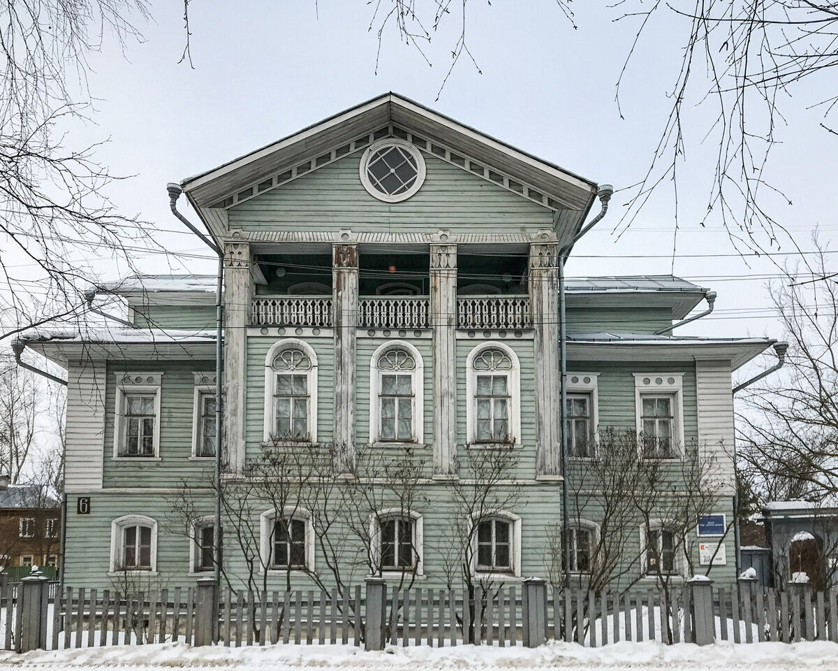 Вид на дом Засодимского (Пантелеева) с Ленинградской улицы. Фото: Yandex Вид на дом Засодимского (Пантелеева) с Ленинградской улицы. Фото: Yandex