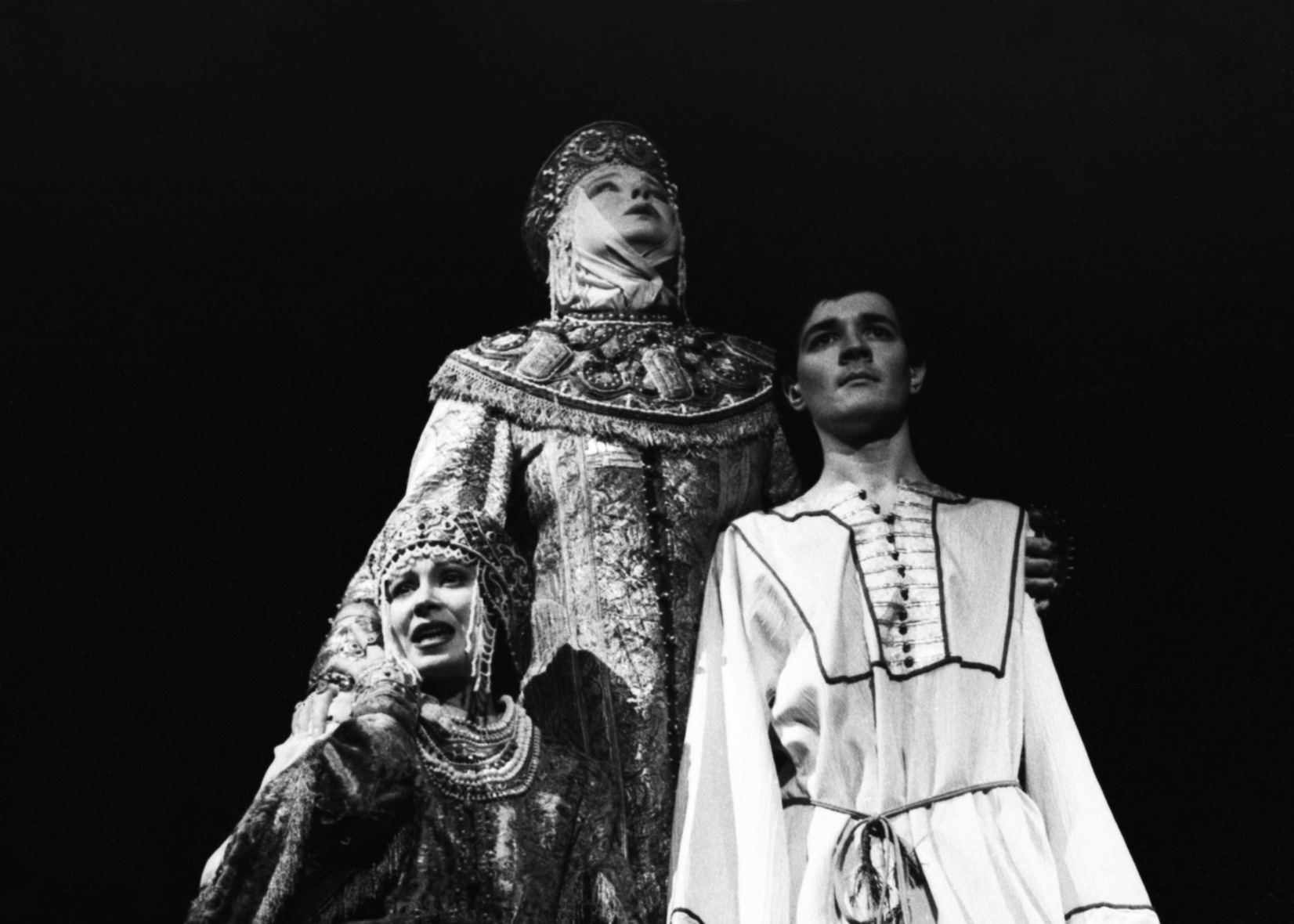 Борис Годунов. 1994г. Ксения - М.С.Брусникина;  Царица - Г.М.Киндинова;  Федор Годунов - Е.В.Бероев. Фото И.Александрова