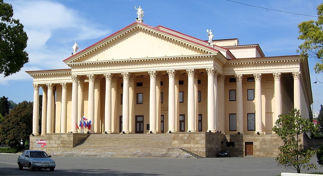 Зимний театр. Фото: Георгий Долгопский. Зимний театр. Фото: Георгий Долгопский.