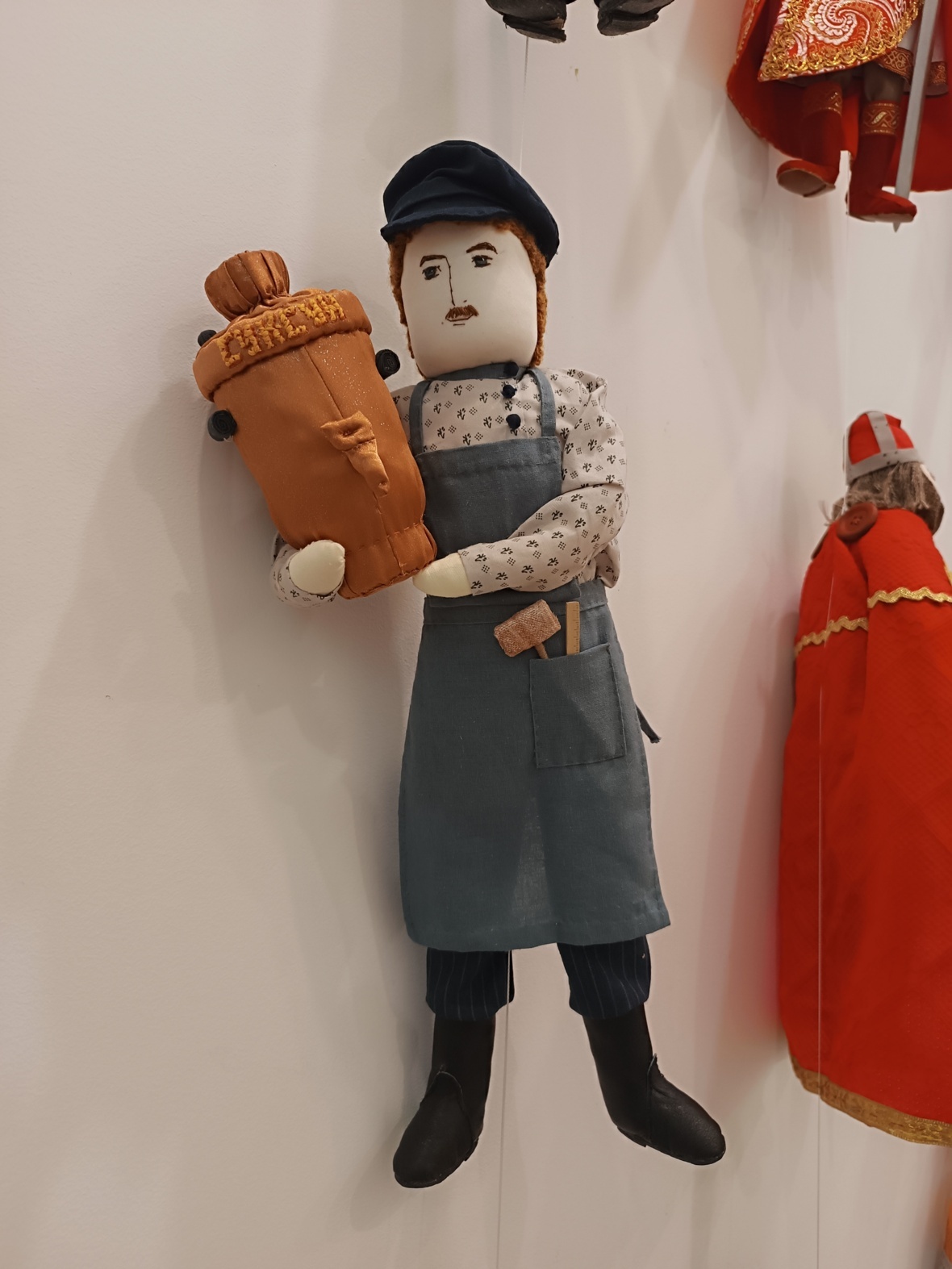 Самоварщик. Экспонат выставки. Самоварщик. Экспонат выставки.