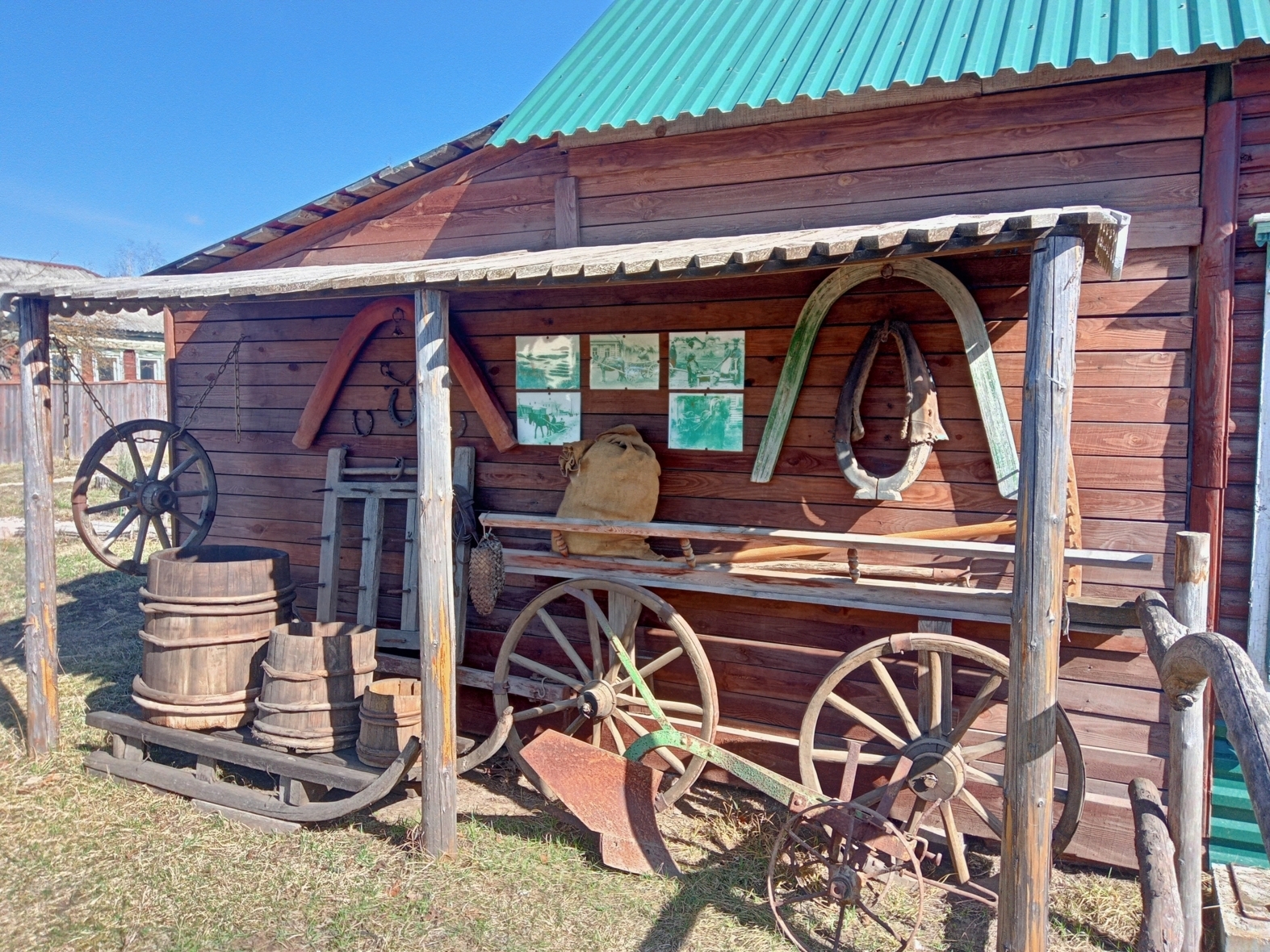 Дом-музей тумского сказителя «Были-небыли». Фото из личного архива Алексея Гушана.