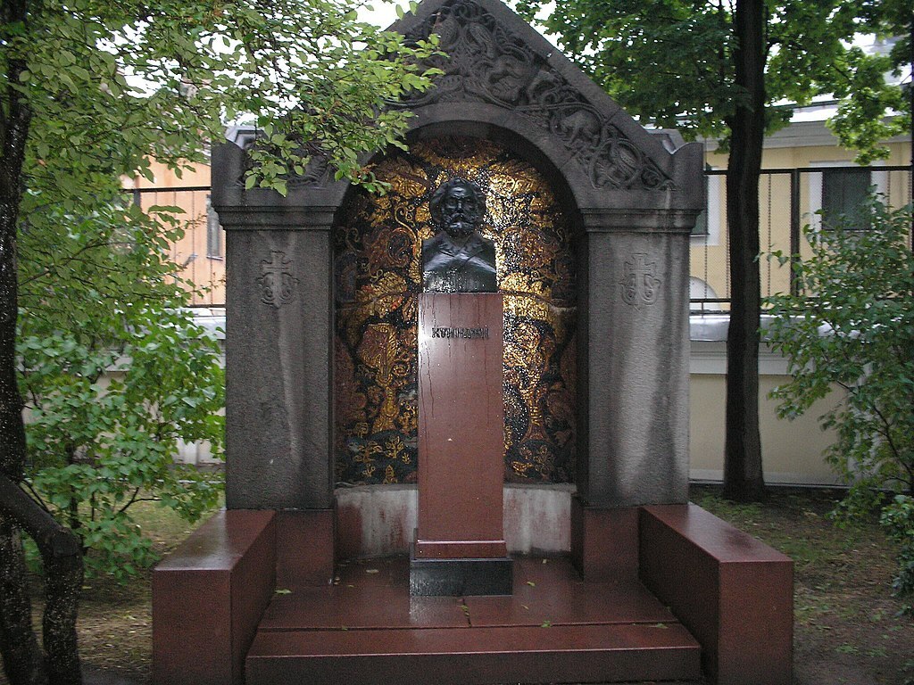 Могила А. И. Куинджи на Тихвинском кладбище в Александро-Невской лавре (Санкт-Петербург). Фото: Wikimedia Commons Могила А. И. Куинджи на Тихвинском кладбище в Александро-Невской лавре (Санкт-Петербург). Фото: Wikimedia Commons