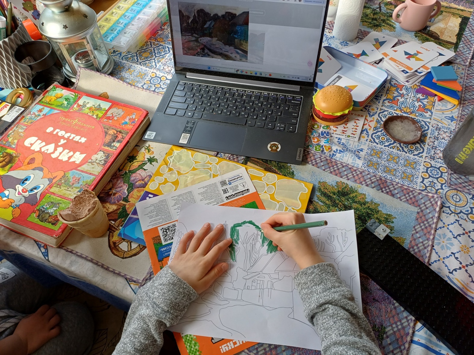 Старший сын сразу попробовал раскраску в деле, попросив показать оригинал