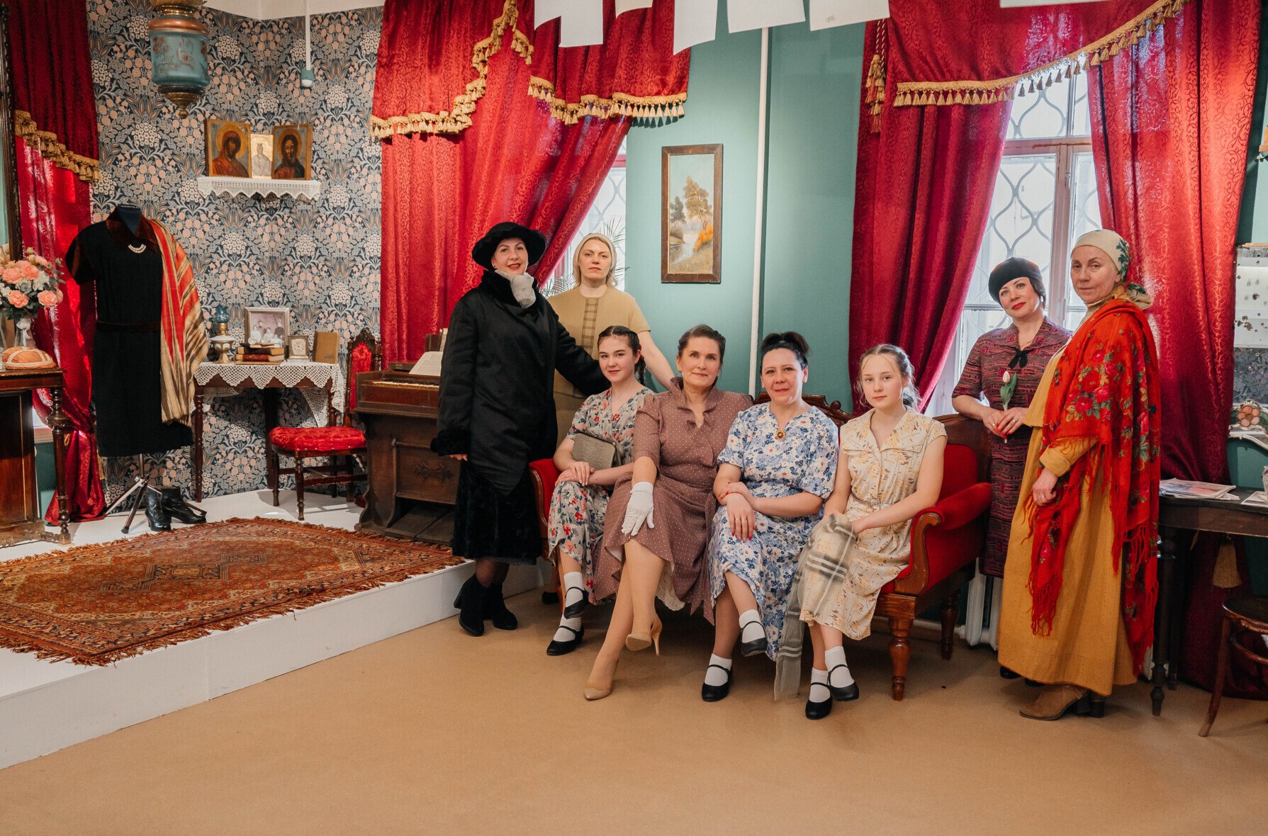 Коллектив Грация и музейные феи на открытии выставки