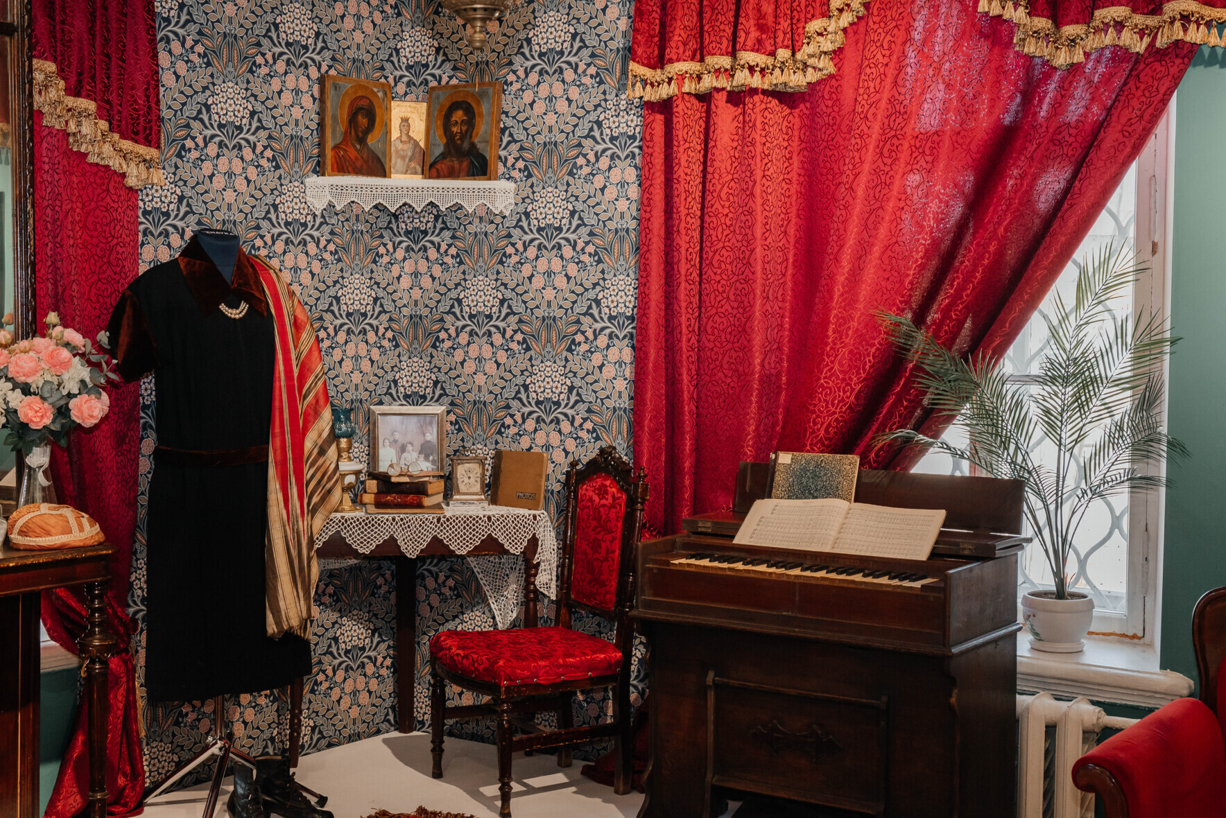 Женская половина