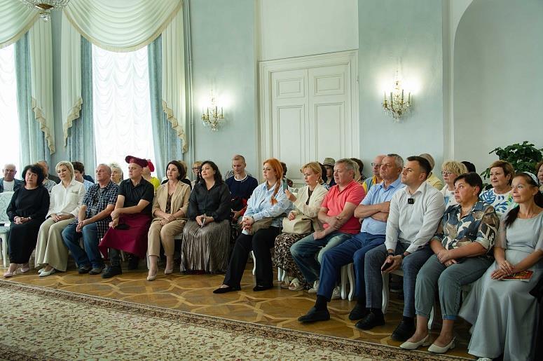 В Богородицком дворце-музее и парке открылась выставка-реконструкция парадного обеда XIX века.