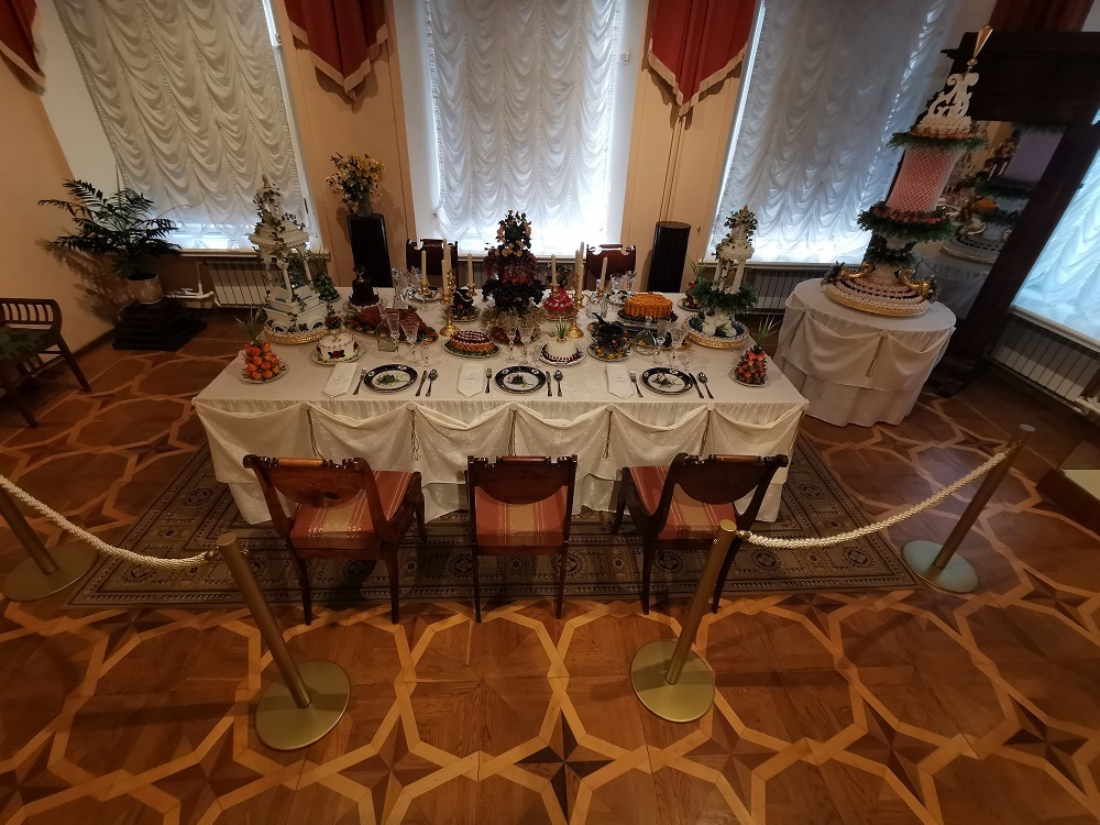 В Богородицком дворце-музее и парке открылась выставка-реконструкция парадного обеда XIX века.
