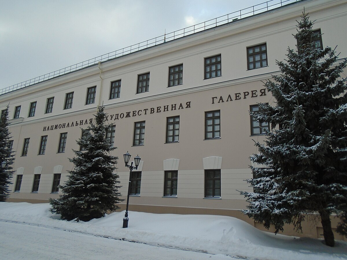 Казанский кремль. Здание Казанского юнкерского училища. Ныне — Музей-мемориал Великой Отечественной войны, Центр «Эрмитаж-Казань», Музей естественной истории Татарстана, Национальная художественная галерея «Хазинэ». Фото: Engelberthumperdink. Казанский кремль. Здание Казанского юнкерского училища. Ныне — Музей-мемориал Великой Отечественной войны, Центр «Эрмитаж-Казань», Музей естественной истории Татарстана, Национальная художественная галерея «Хазинэ». Фото: Engelberthumperdink.