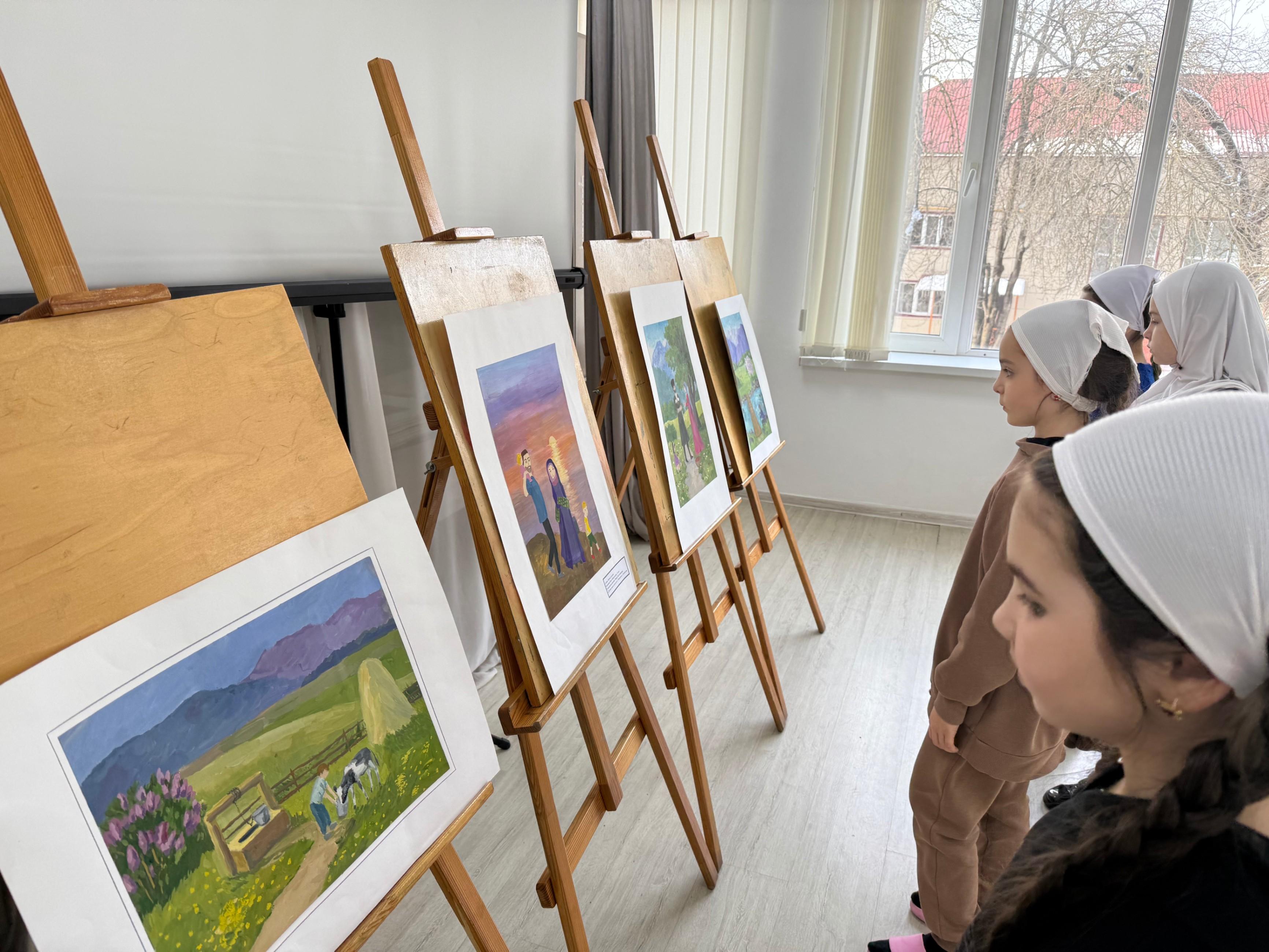 Выставка рисунков Перезвон талантов